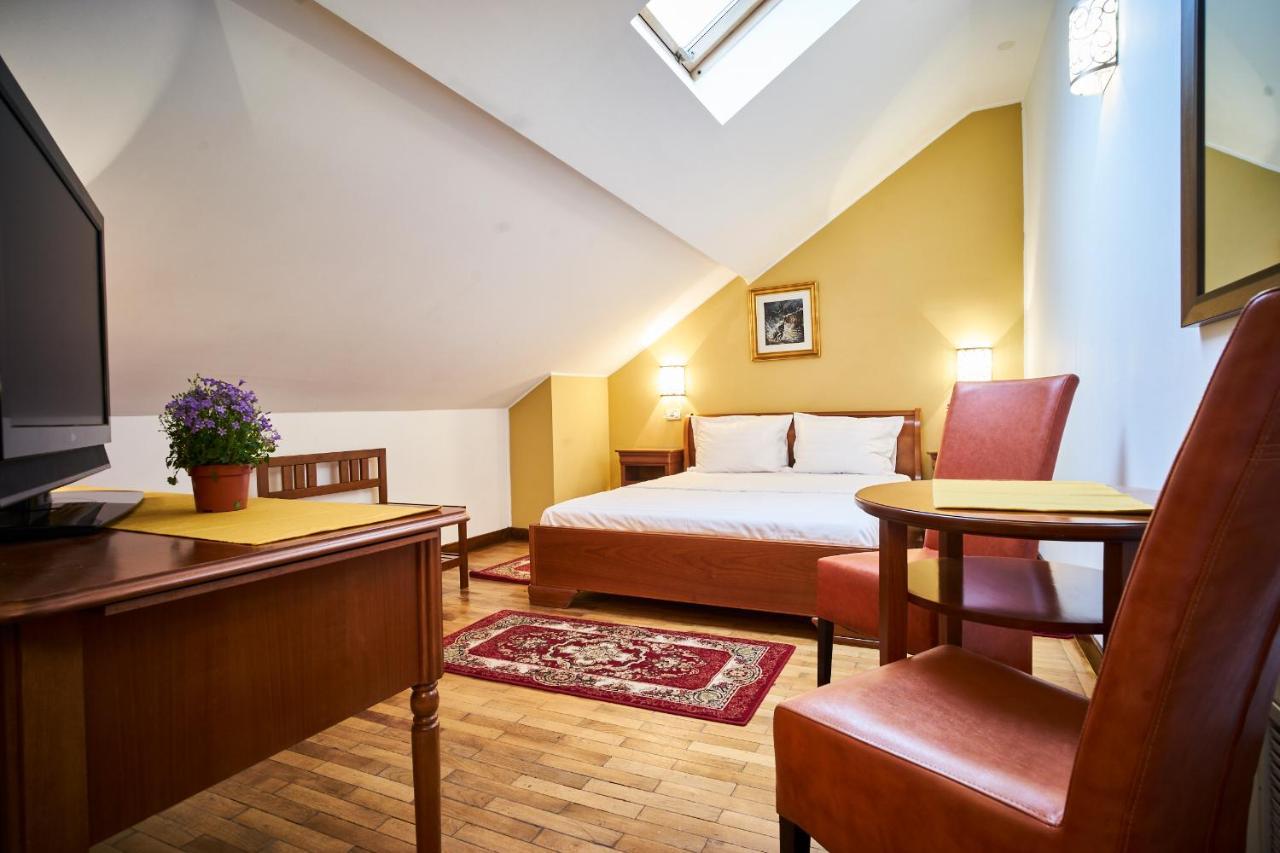 Cozy Attic Room VI 부쿠레슈티 외부 사진