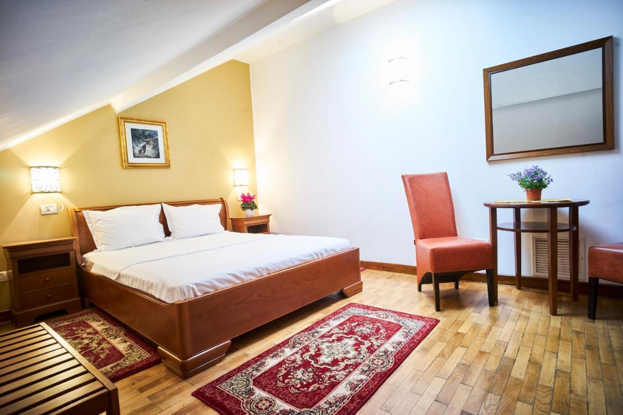 Cozy Attic Room VI 부쿠레슈티 외부 사진