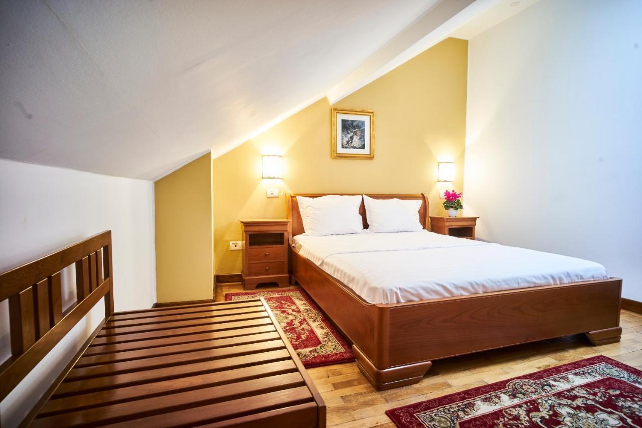 Cozy Attic Room VI 부쿠레슈티 외부 사진