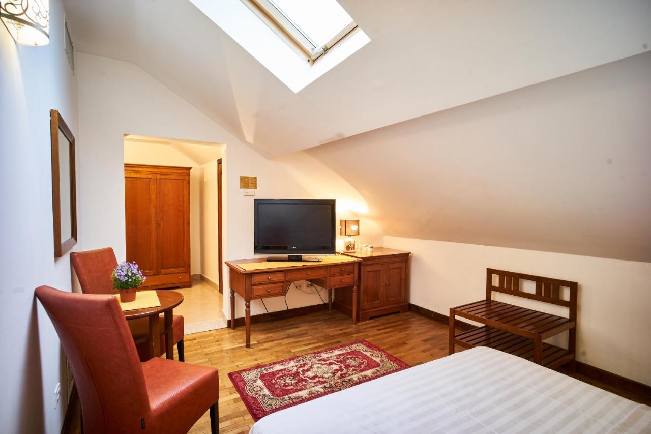 Cozy Attic Room VI 부쿠레슈티 외부 사진